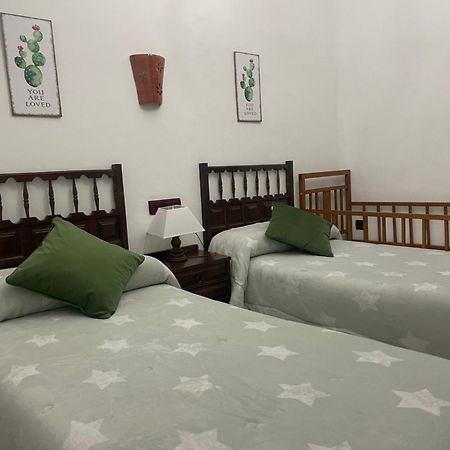 La Magnolia Hotel La Puerta de Segura ภายนอก รูปภาพ